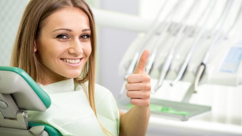 How much do cosmetic dentists make?